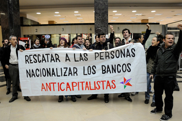 Anticapitalistas ocupan Banco Santander en Madrid