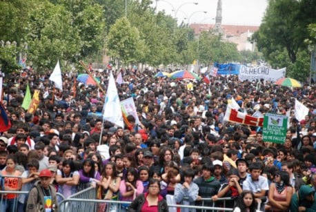 Santiago: Nueva marcha para exigir que desmunicipalizar no signifique más privatización