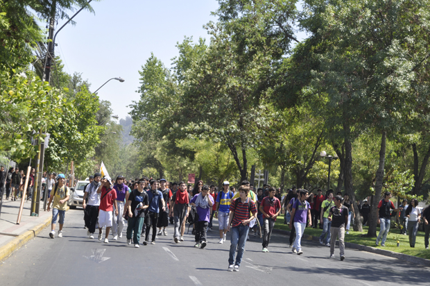 Última marcha de 2011: Estudiantes prometen continuidad del movimiento para el próximo año