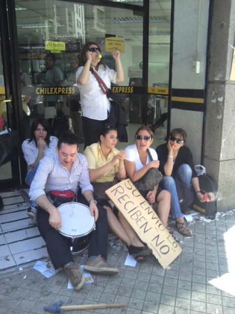 Trabajadores de ChileExpress en paro nacional exigen aumento de sueldo
