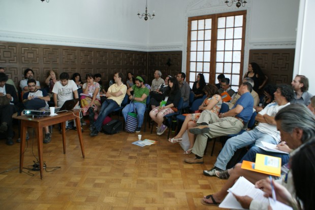 Organizaciones ciudadanas discuten sobre saqueo y destrucción socio ambiental