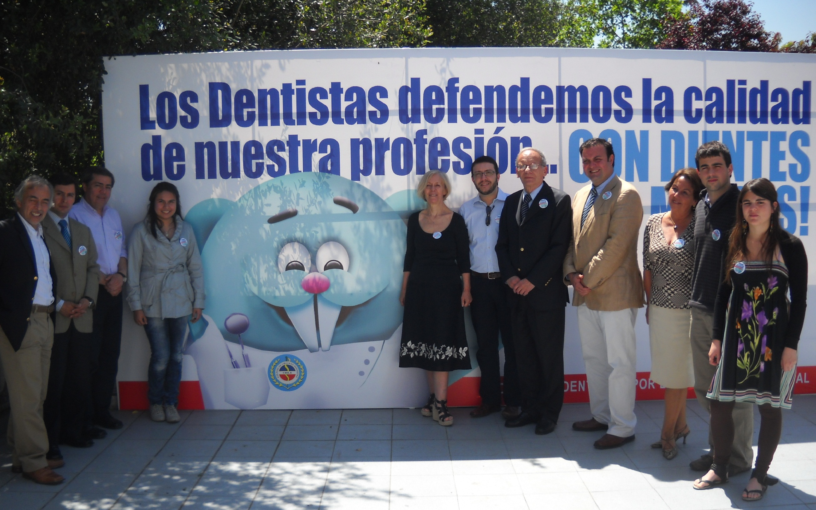 Colegio de Dentistas lanza campaña para exigir calidad en la formación de la profesión