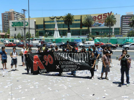 Incierto futuro de Liceo A 90 tras amenaza de cierre de alcalde PS