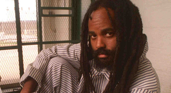 Tras pasar 30 años en el corredor de la muerte, Mumia Abu-Jamal no será ejecutado