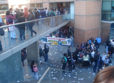 Trabajadores de call center Unísono continúan en huelga por demandas laborales