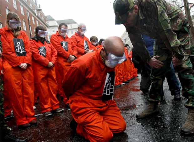 Guantánamo: Un decenio de daños a los derechos humanos