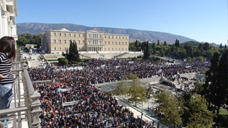 Grecia profundiza recortes sociales para obtener “rescate” de la Eurozona