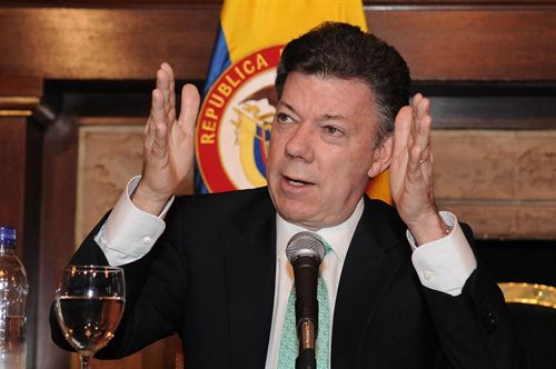 Presidente de Colombia dice que despenalizaría las drogas si otros países lo hacen