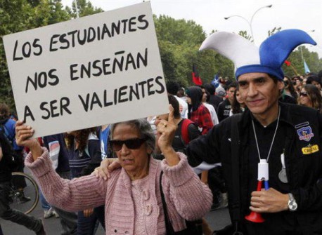 Ayer: intervención militar y desmembramiento institucional de las universidades chilenas. Hoy: conservación de sus enclaves autoritarios…