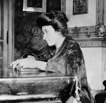 A 141 años de su nacimiento, Clara Zetkin recuerda a Rosa Luxemburgo