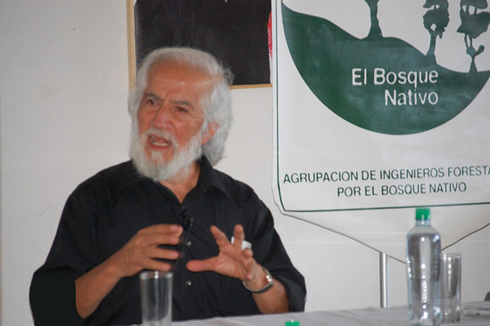 Gabriel Salazar en Valdivia: el sector forestal se debe hacer cargo de sus impactos negativos y detener la inequidad