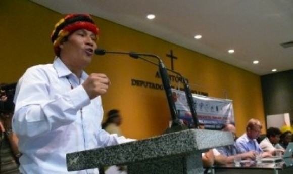 Indígenas peruanos no permitirán empresas extractivas en sus territorios