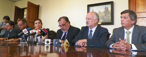 Concertación y PC firman acuerdo de alianzas para municipales 2012