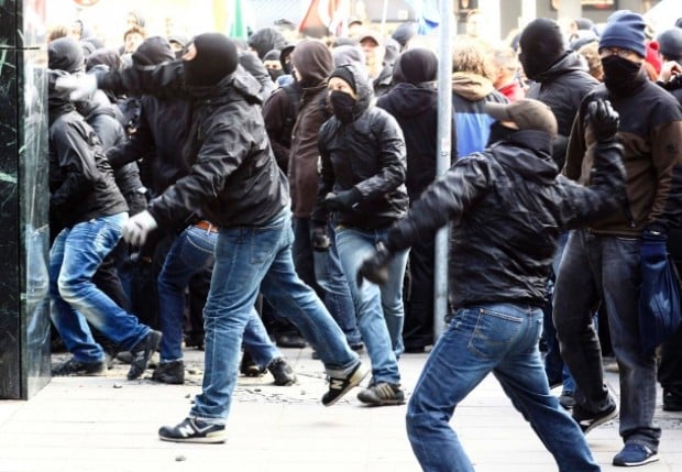 Fuertes enfrentamientos durante una manifestación anticapitalista en Frankfurt