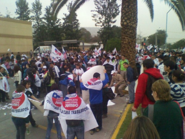 Trabajadores de Jumbo inician huelga legal para exigir fin al abuso laboral de Cencosud