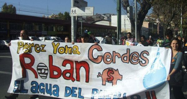 Edmundo Pérez Yoma demanda por injurias a líder de Modatima que lo acusa de robo de agua