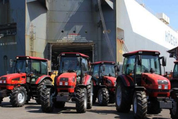 Venezuela inaugura tercera fábrica de tractores