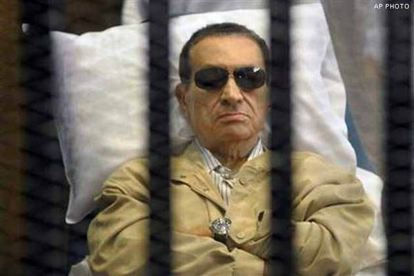 Mubarak está en coma mientras multitud protesta contra consejo militar en Egipto