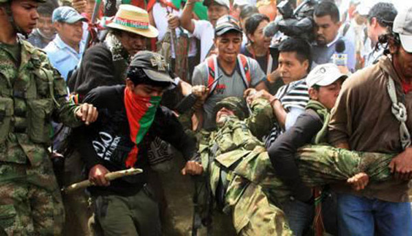 Indígenas v/s Ejército y las Farc: Las razones detrás del conflicto en el Cauca