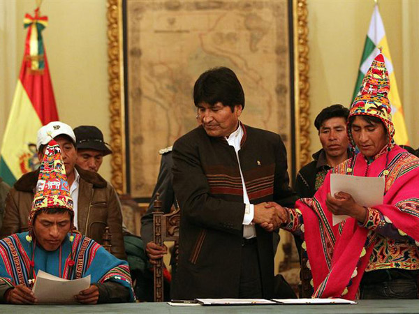 Bolivia revoca licencia de compañía minera canadiense luego de protestas masivas