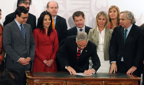 El diablo vendiendo cruces:  La aplaudida Ley Antidiscriminación promulgada en La Moneda