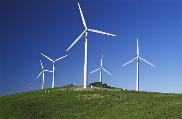 El movimiento de las turbinas eólicas puede generar rayos