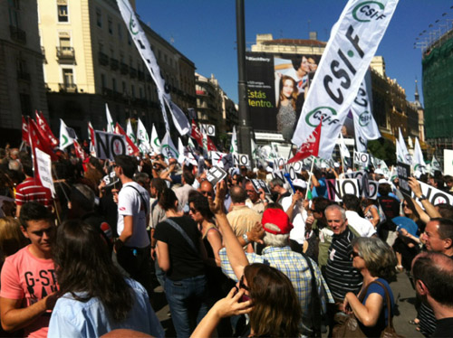 Hasta los policías salen a protestar contra recorte fiscal de Rajoy en España