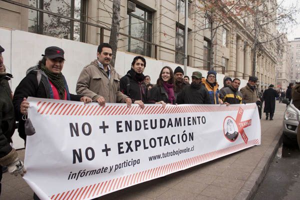 Organizaciones sociales entregan carta con propuesta a La Moneda por Salario Mínimo