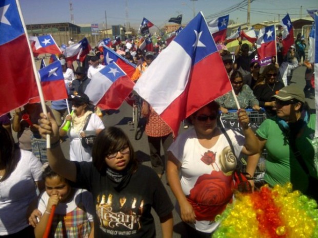 Miles de personas reclaman recursos del cobre en las calles de Calama