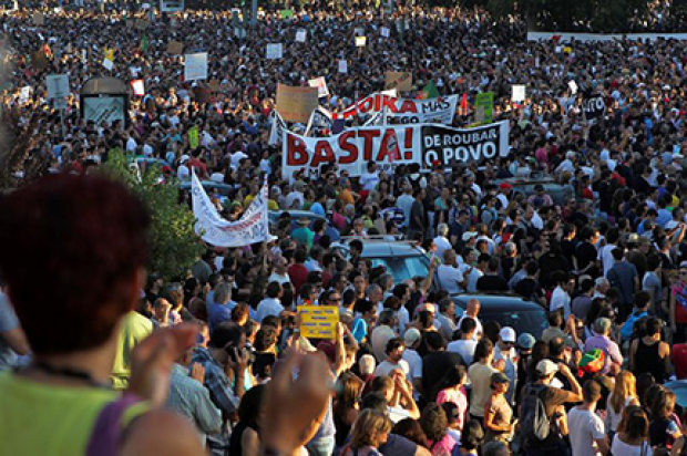 Portugal se llena de manifestaciones contra la austeridad y la troika