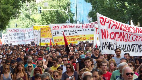 Más de cien mil personas protestaron en Atenas contra políticas de austeridad