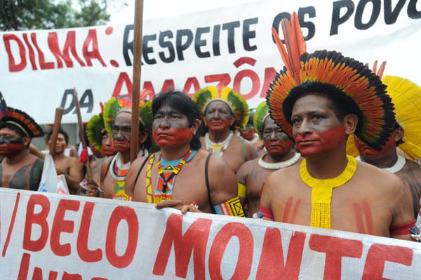 Manifestantes paralizan las obras de Belo Monte, polémica hidroeléctrica en la Amazonía