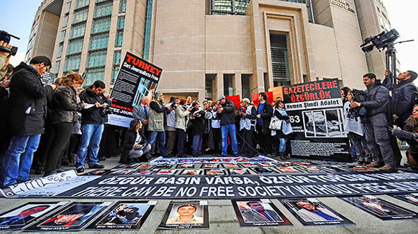 Turquía reprime la libertad de prensa: récord mundial de periodistas encarcelados