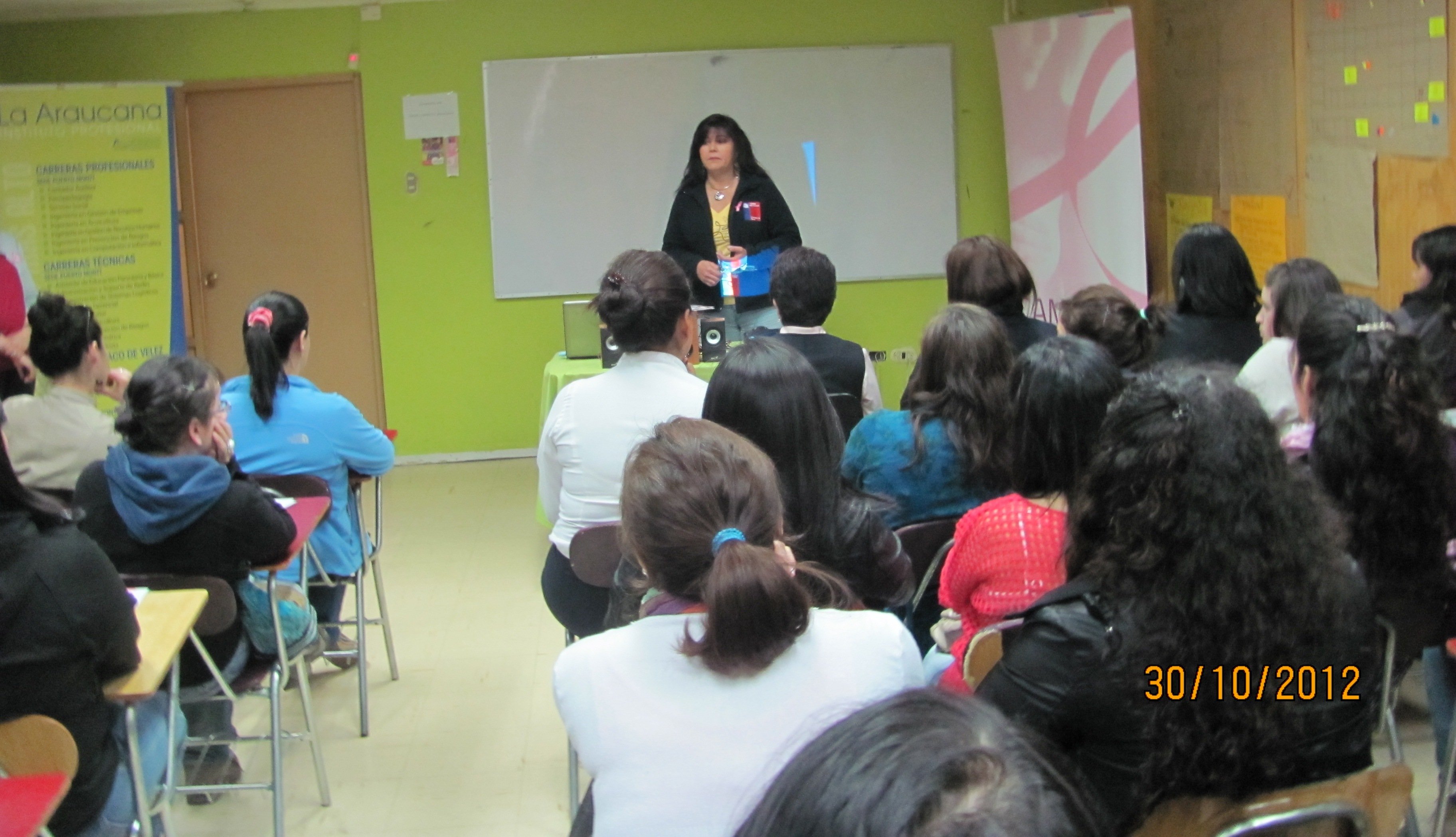 Puerto Montt: estudiantes participan en actividades de prevención del cáncer de mama