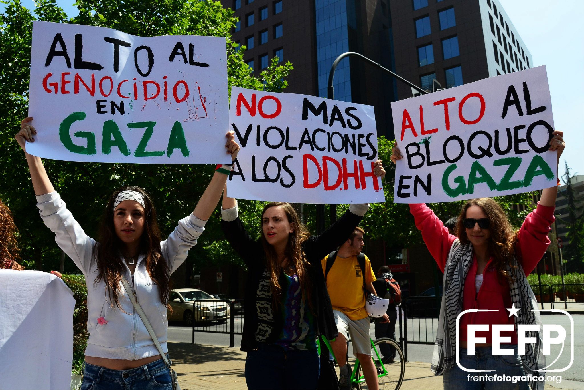 Chilenos protestaron frente a la Embajada de Israel por ataques a Gaza
