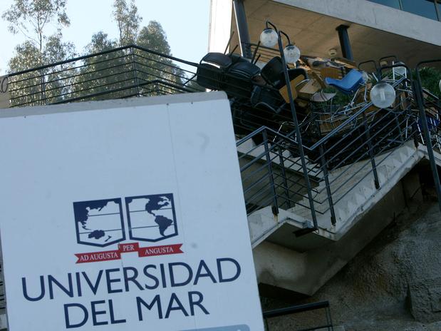 Estudiantes exigen que Gobierno de respuestas reales a los alumnos y no a los empresarios por cierre de Universidad del Mar