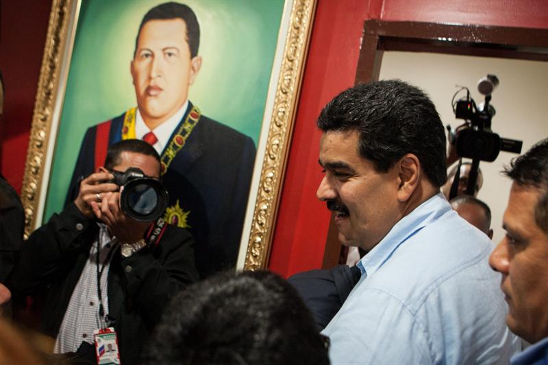 La Juramentación de Chávez y los artículos 235, 234, 233, 231 y 5 de la Constitución de Venezuela