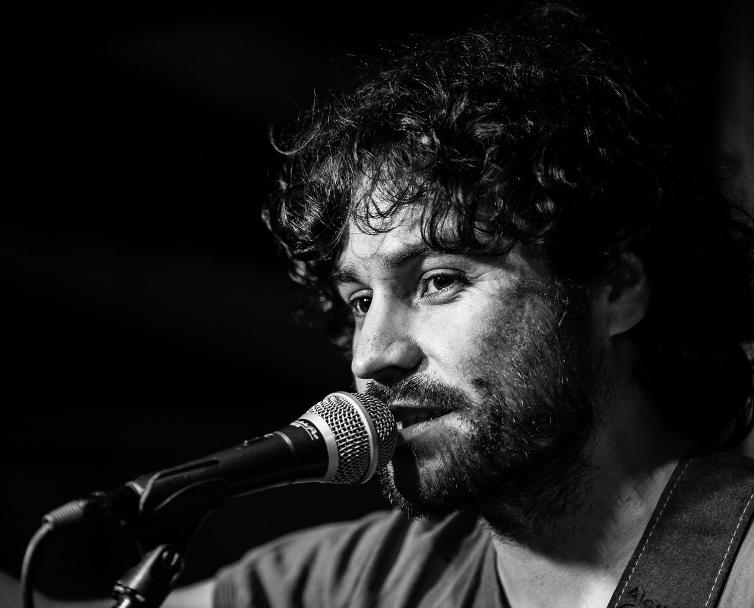 Alonso Nuñez regresa a su tierra:  “Me siento un cantor político, pero de una generación nueva,  una generación alegre”