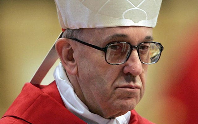 Franciso I: cardenal vinculado a la dictadura militar Argentina, salvado por la campana de la santidad