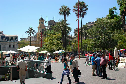 Fin a la  norma que restringiría acceso a mendigos a Plaza de Armas de Santiago