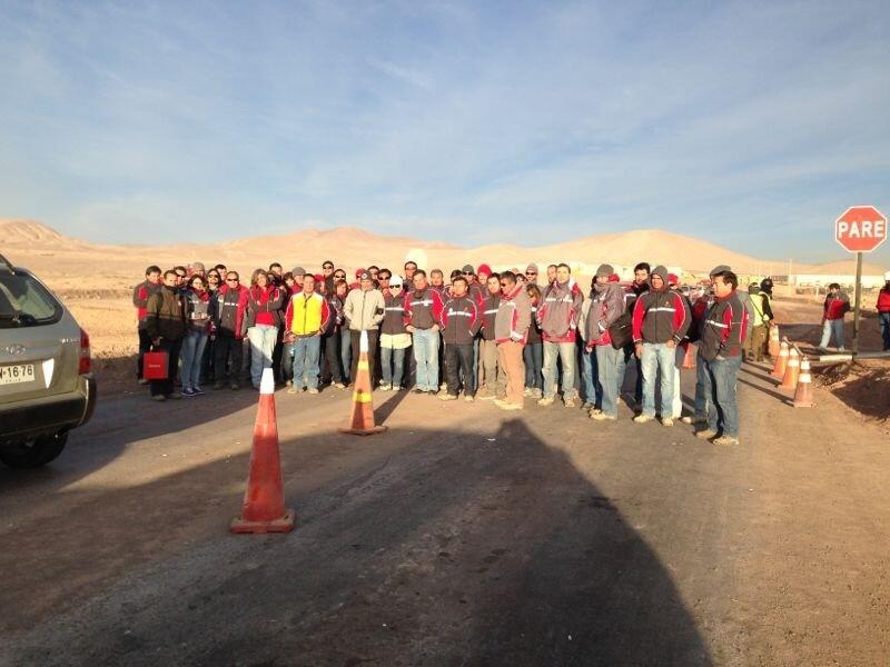 Ingenieros de Codelco se toman entrada a campamento de Radomiro Tomic en paro de advertencia