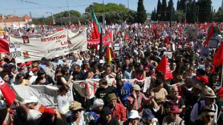 Miles de personas exigen en Lisboa la dimisión del Gobierno