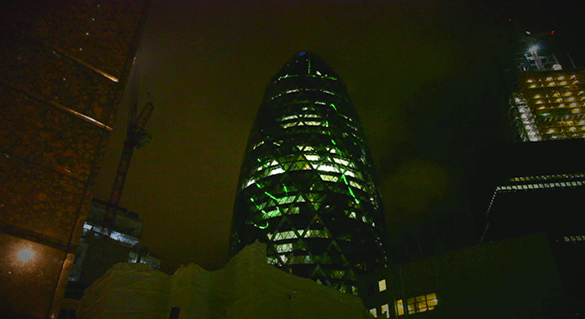 Masturban edificio de banqueros en Londres