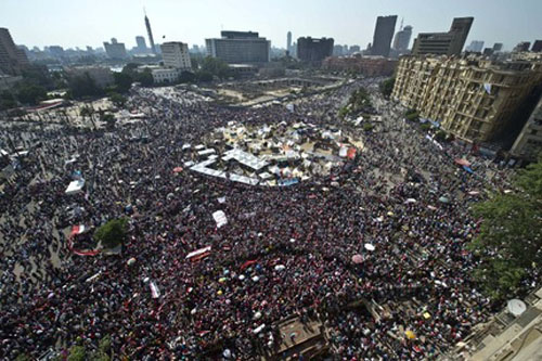 Miles de egipcios salen a las calles para exigir a dimisión de Morsi