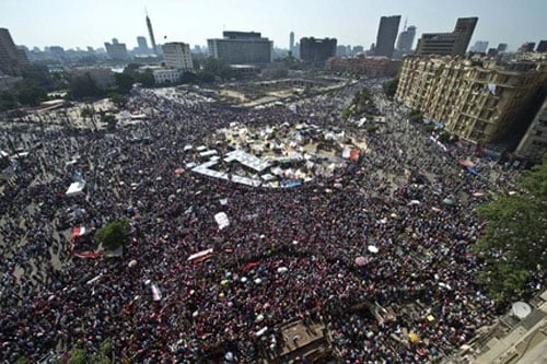 Miles de egipcios salen a las calles para exigir a dimisión de Morsi