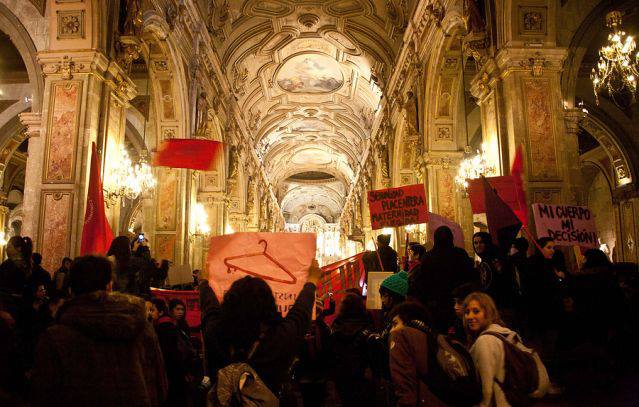 Pétalos de un Sueño Alegre Cayeron en la Catedral