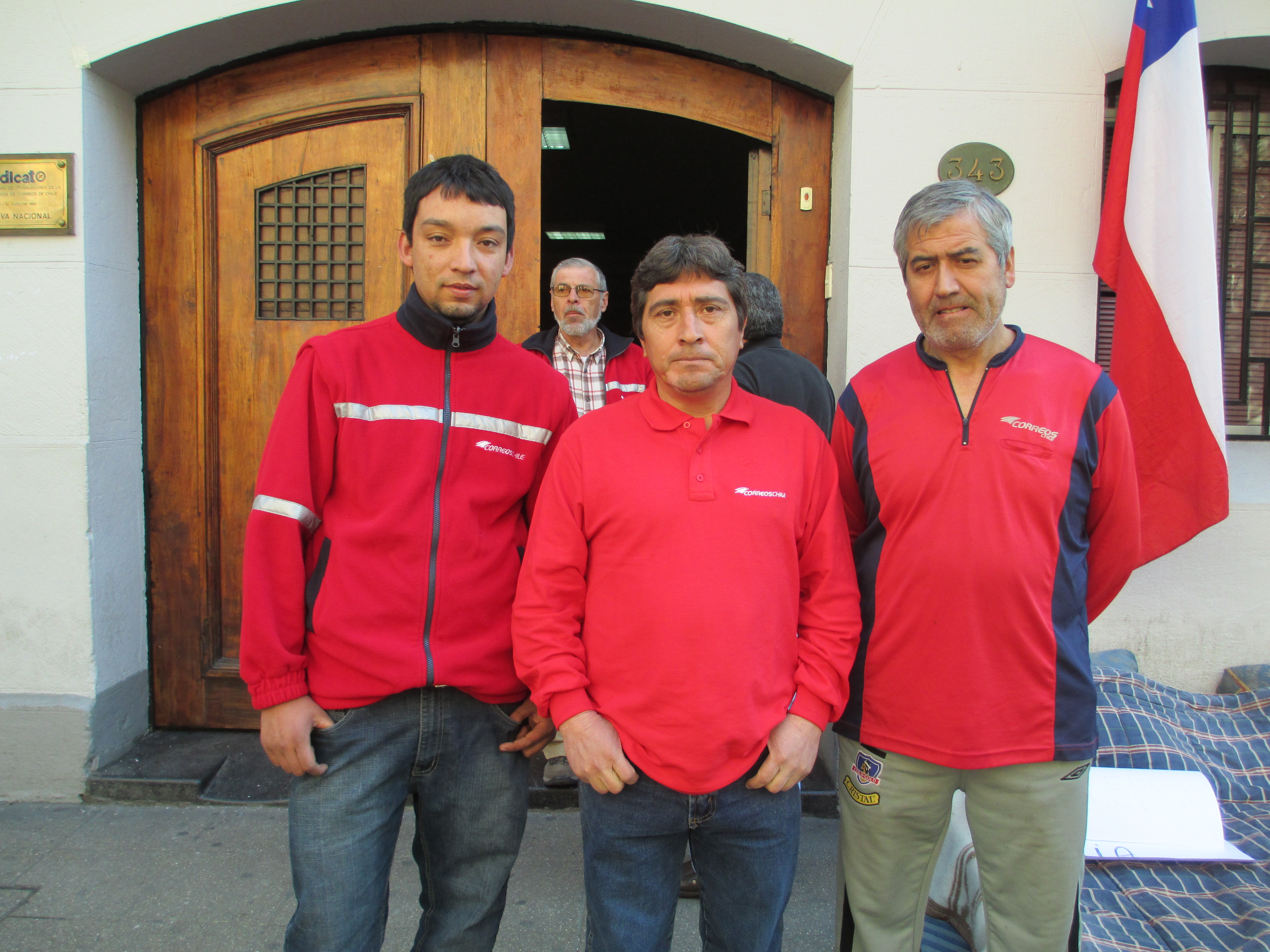 El lado humano de la huelga de los trabajadores de Correos de Chile