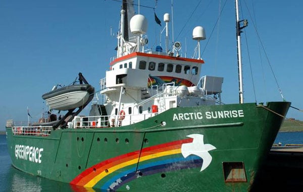 Brutal acción de armada española contra activistas de Greenpeace (Video)