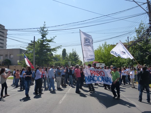 Marcha de empleados municipales desde Muni de Providencia a Plaza Italia