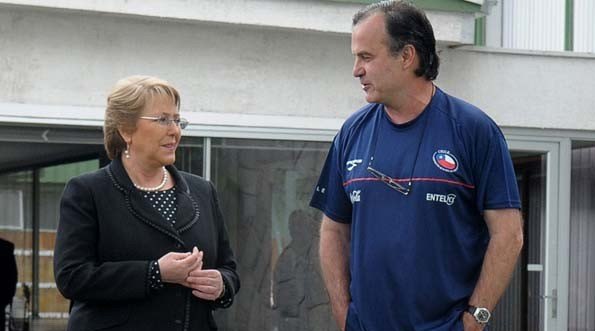 Descartan que Bielsa aparezca en franja de Bachelet